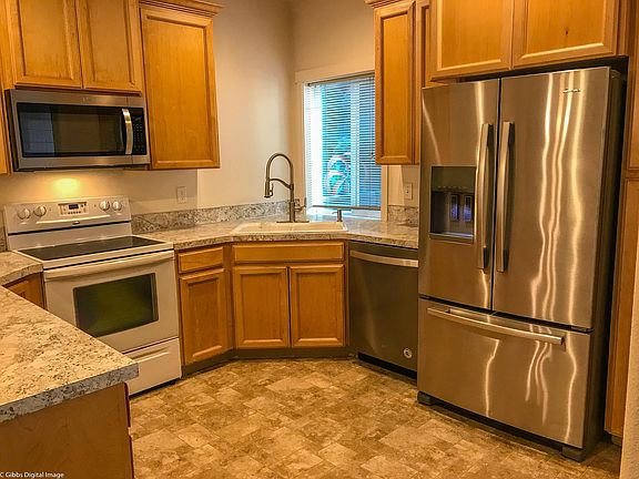 5th image of 9420 NE 72nd St