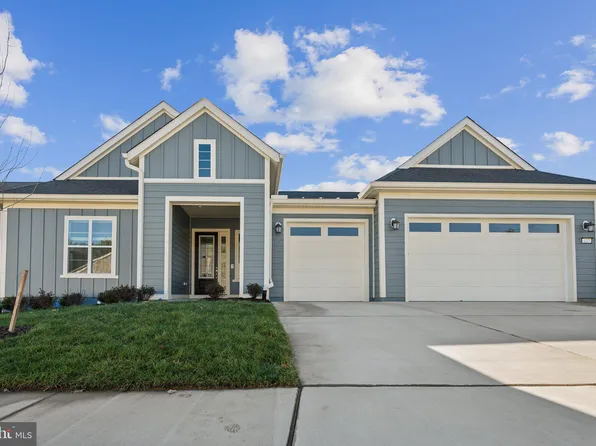 137 Foam Flower Dr, Lake Frederick, VA 22630