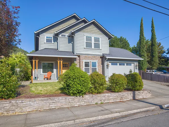 965 NE 10th St, Grants Pass, OR 97526