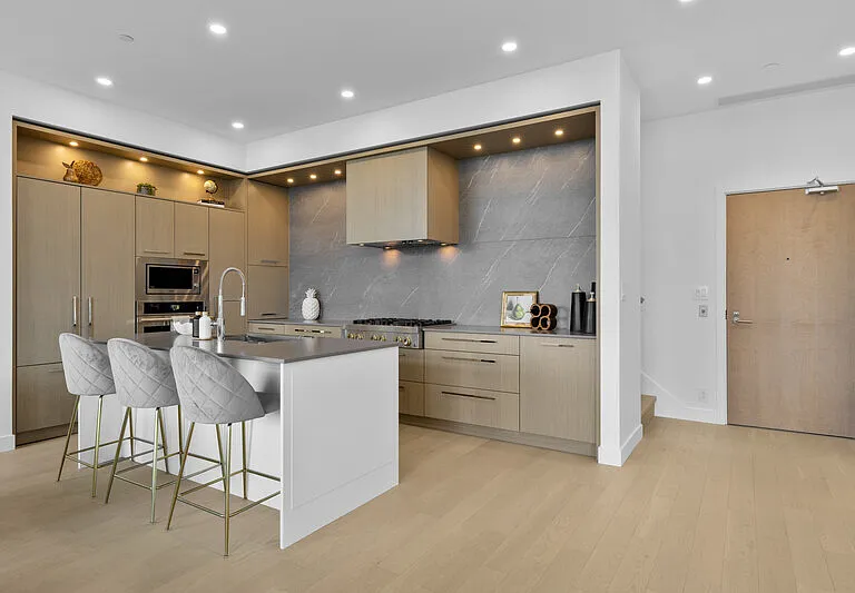 3389 Lakeshore Rd #602 — Photo 19