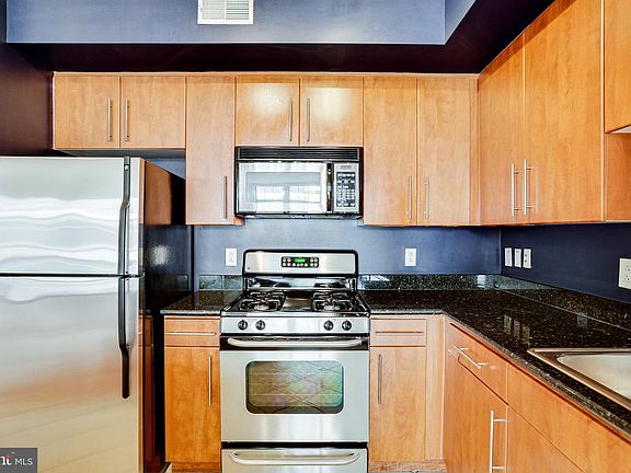 5th image of 1021 N Garfield St APT 501