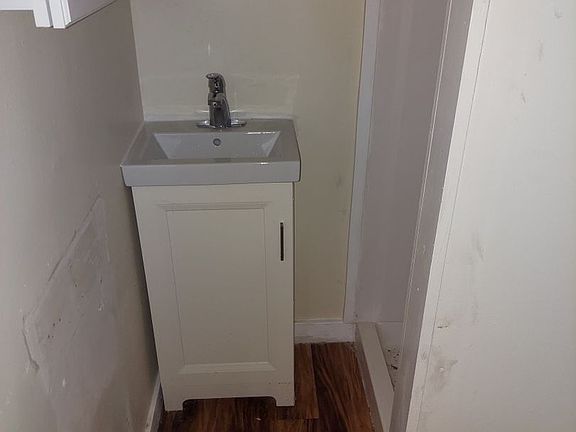 5th image of 2648 S Getty St #4