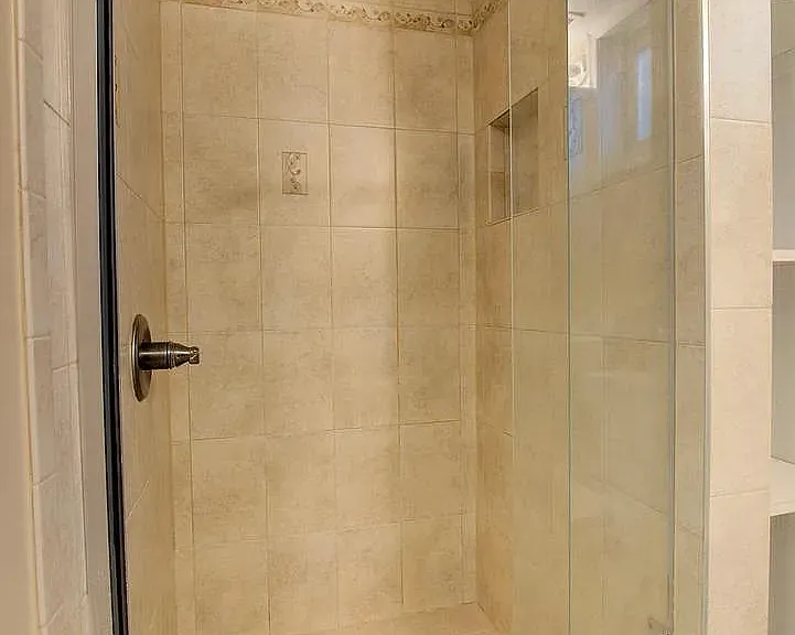 5868 Arlington Blvd — Photo 4