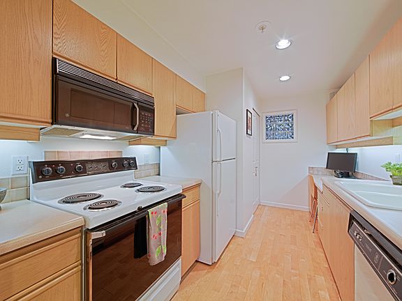 4th image of 1504 Aurora Ave N APT 310