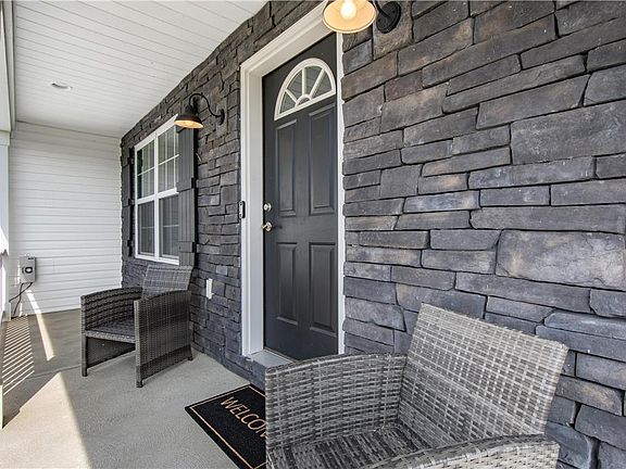 3rd image of 790 Bethany Pl