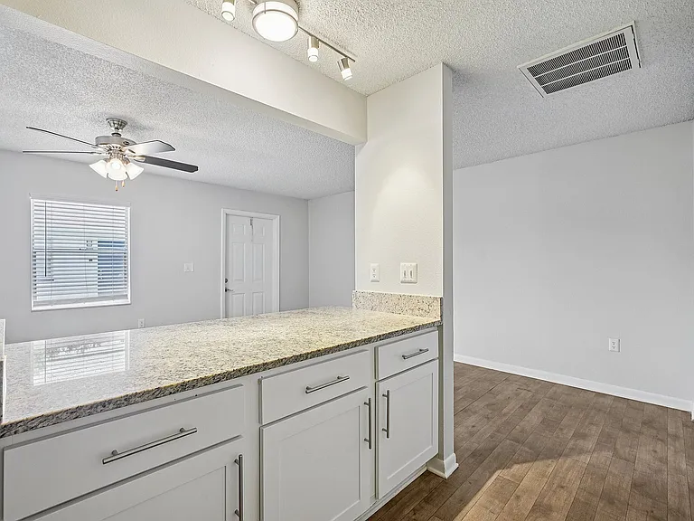 17-web-or-mls-Harden Blvd-S2503-016