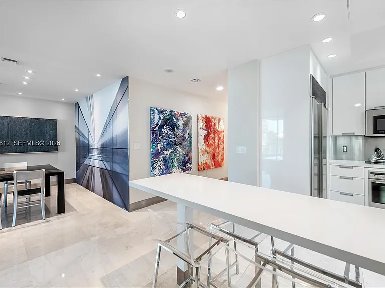 100 S Pointe Dr #610 — Photo 15