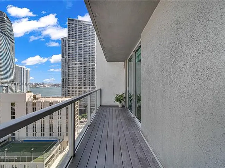 55 SE 6th St #1803 — Photo 33