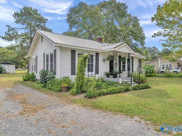 307 Larkin St, Scottsboro, AL 35768