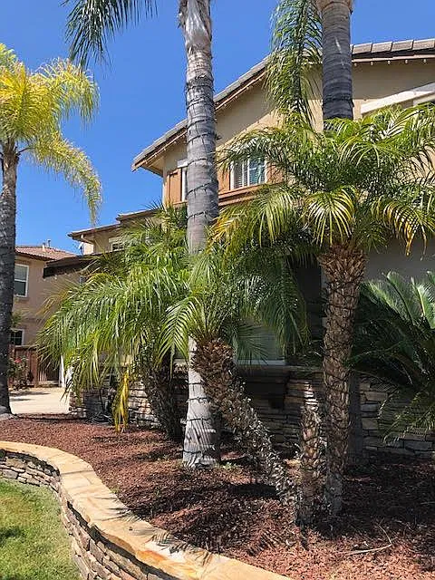 6 bed, 3877 sqft, $4,500 — Photo 3