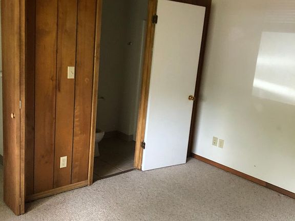 5th image of 131 N Clark St