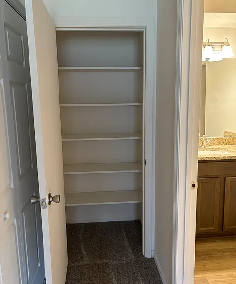 1165 Mount Rushmore Way #B — Photo 8
