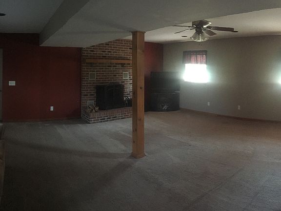 3rd image of 605 Pleasant Ln