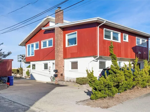 13 Washington Place, Island Park, NY 11558