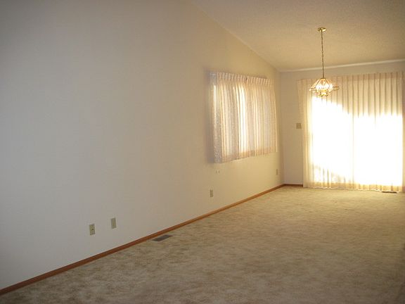 4th image of 30 Brentwood Ct