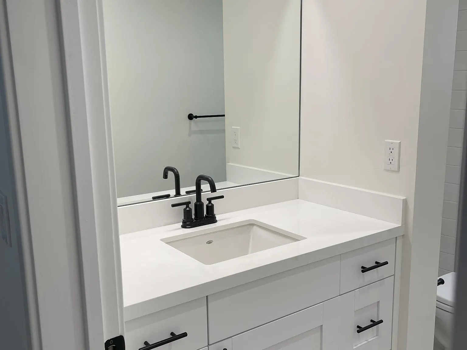1 bed, 725 sqft, $2,300 — Photo 3