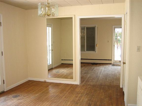 3rd image of 835 Bagley Ave