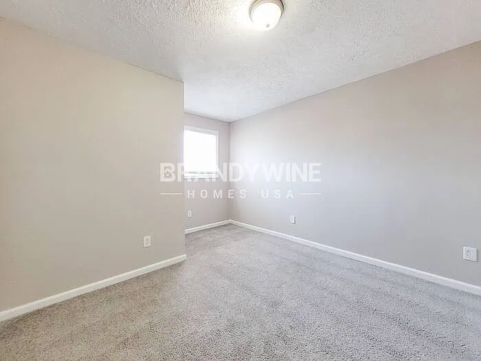605 Woods Crossing Ln — Photo 15