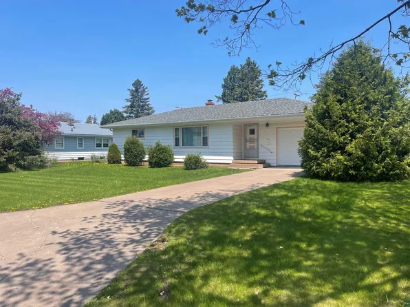 1108 10th Ave W, Ashland, WI 54806