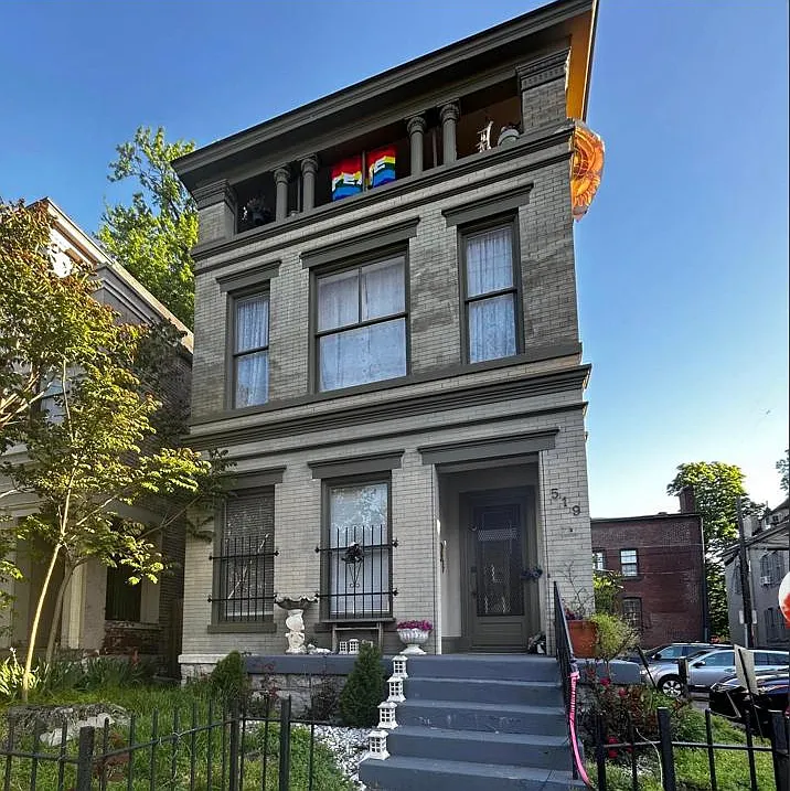 519 W Hill St — Photo 1