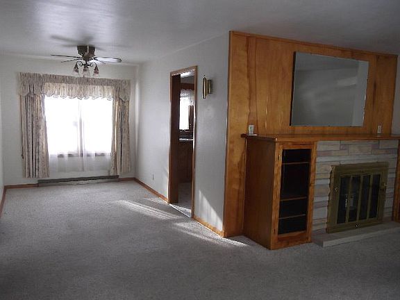 3rd image of 117 E Oakwood Ave