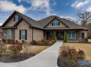 7568 Parktrace Ln, Owens Cross Roads, AL 35763