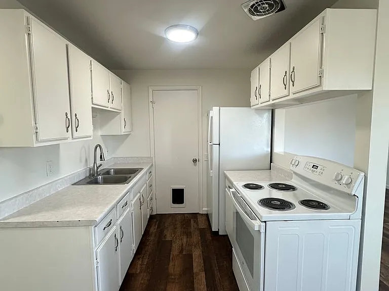 745 E Lazon Dr — Photo 22