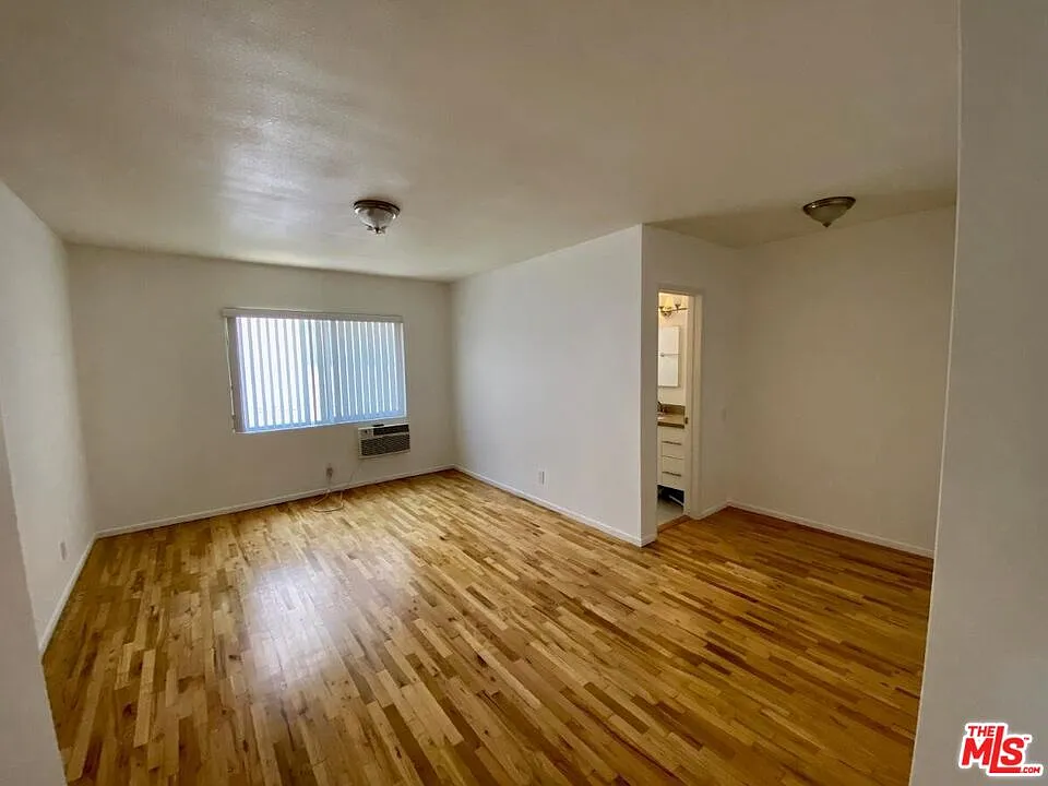 3 bed, 2.0 bath, 1264 sqft, $3,758 — Photo 4
