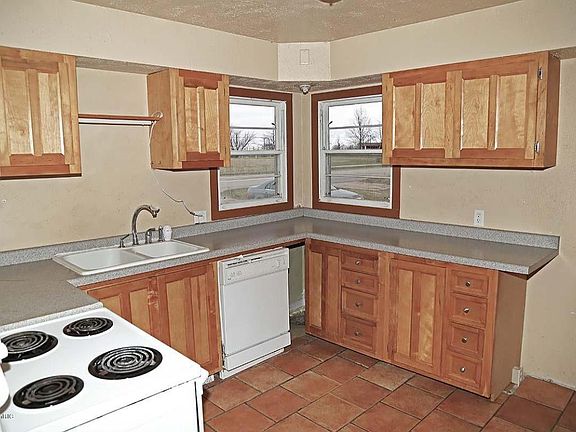 4th image of 10842 Adams St