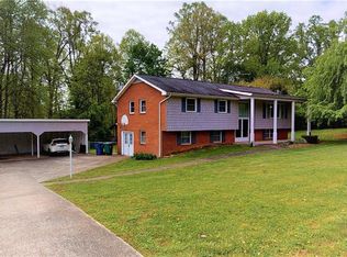 211 W Greenhill Rd, Mount Airy, NC 27030