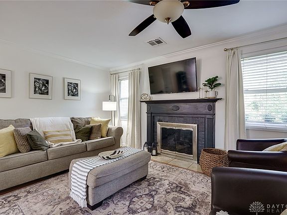 5th image of 155 Foxridge Dr