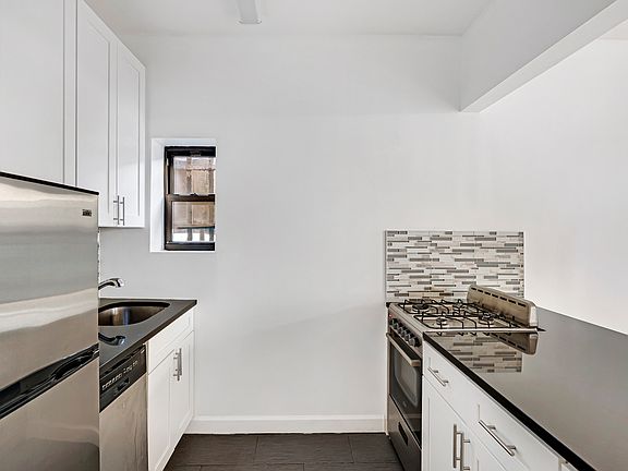 3rd image of 346 W 52nd St APT 3C