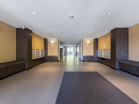 4th image of 13321 102a Ave #439