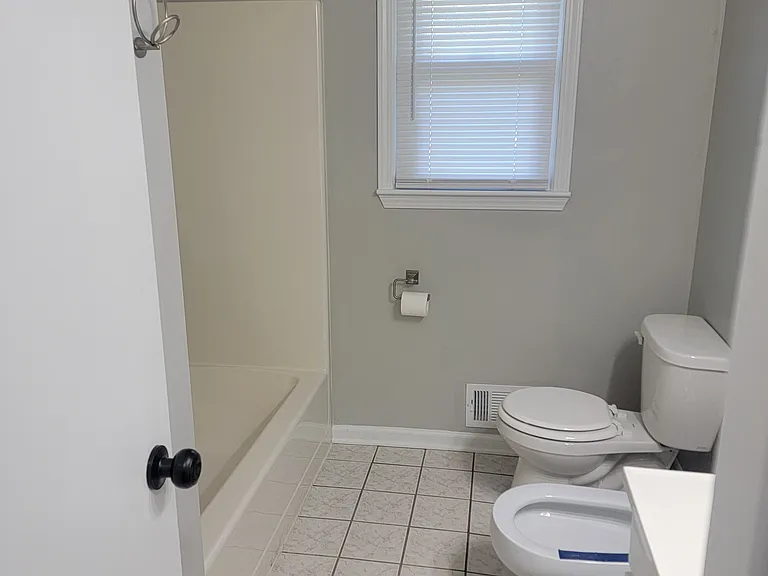 10706 N McGee St — Photo 11