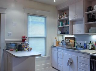 1211 N 44th St APT B, Seattle, WA 98103