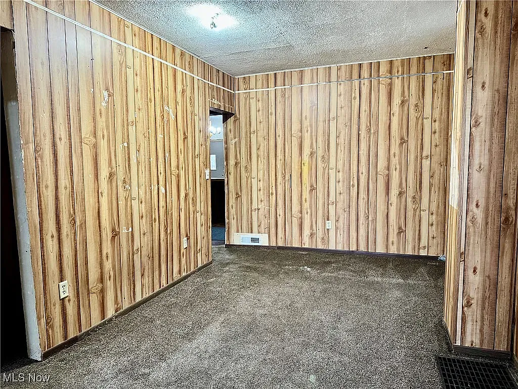 543 E Buchtel Ave — Photo 3