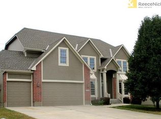 1136 SW Summit Hill Dr, Lees Summit, MO 64081