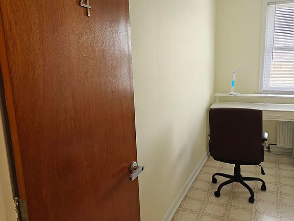 2nd image of 374 Central Park Blvd S Room 4