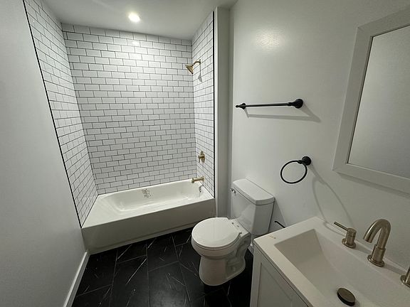 5th image of 2300 10th Ave #304