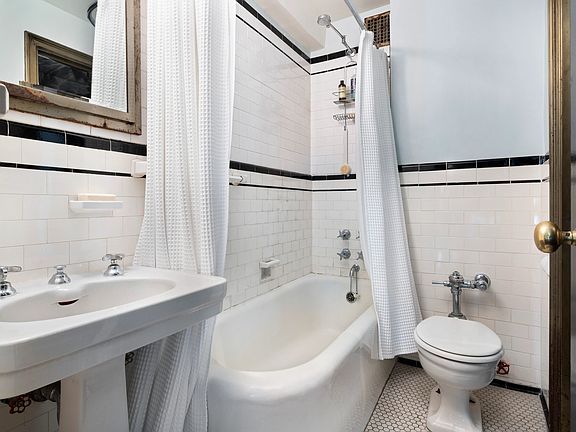 5th image of 81 Irving Pl APT 4D