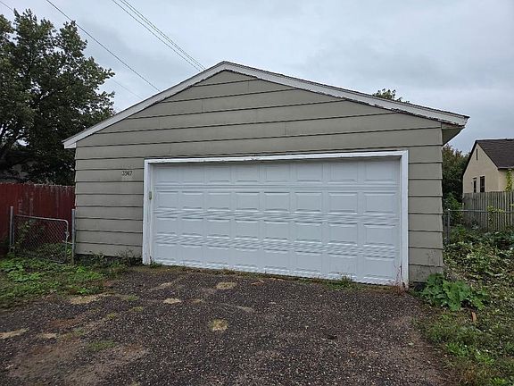 3rd image of 3947 Unity Ave N