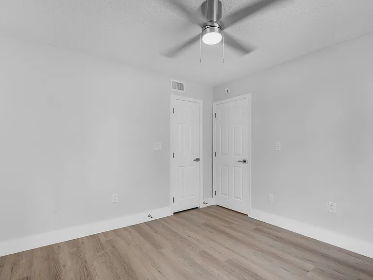 560 NE 63rd St #3 — Photo 23