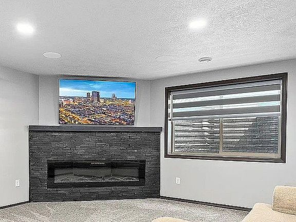 5th image of 612 Prairieside Trl