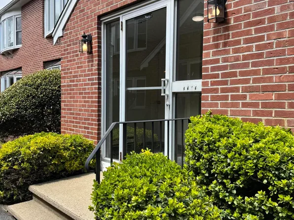 775 W Main Street APT 5, Hyannis, MA 02601