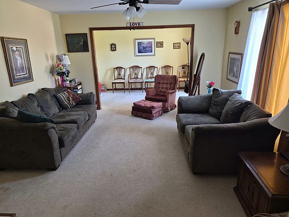 2nd image of 910 Summit St