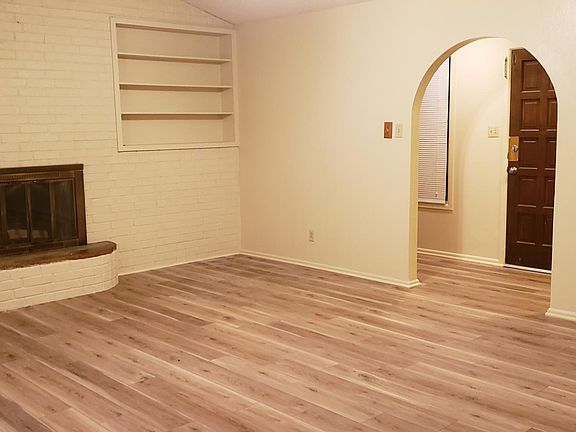 3rd image of 3322 Monclair Ave