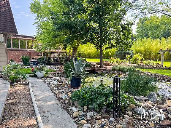 4th image of 1710 E Crestway Dr