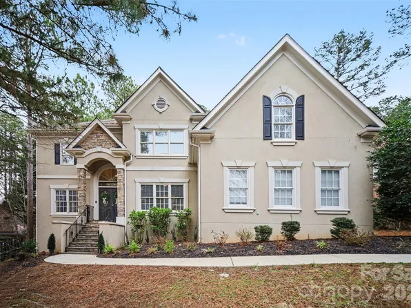 3839 Mountain Cove Dr, Charlotte, NC 28216