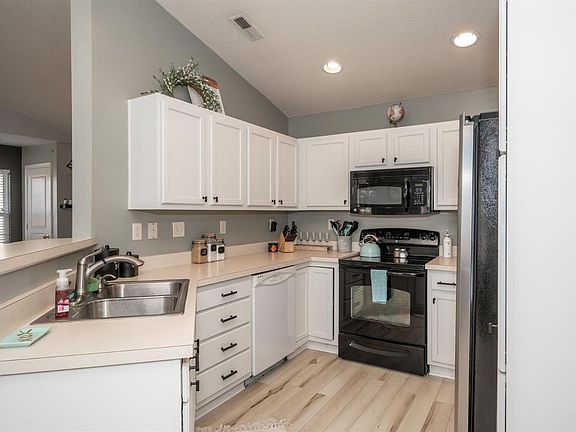 5th image of 854 Heritage Green Dr #4-300