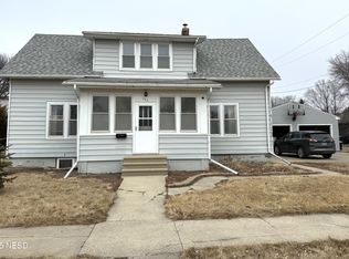 111 E 10th Ave, Redfield, SD 57469